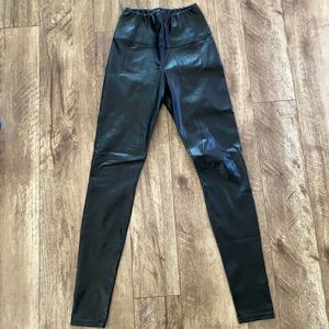 Wilfred Daria legging